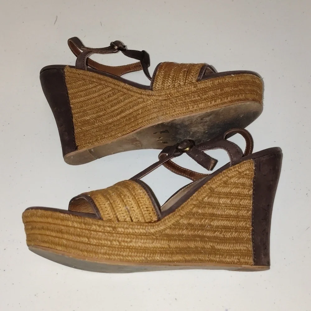 UGG Women’s Brown Espadrille Wedge size6.5